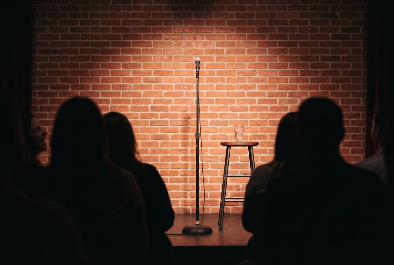 Spectacol de stand-up comedy în limba maghiară, la Oradea, pe 18 octombrie
