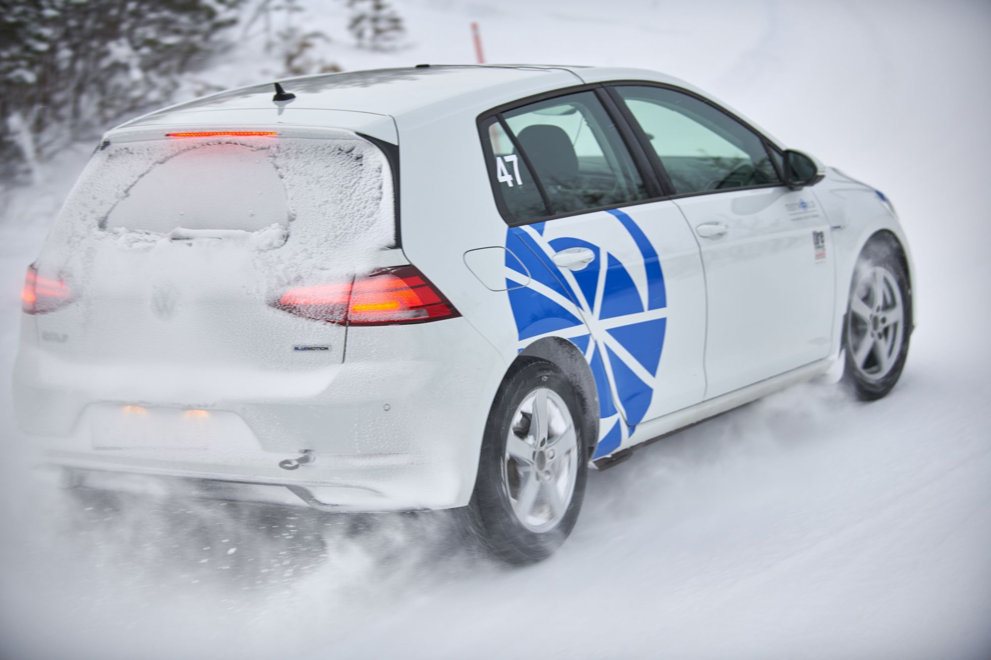 Utilizarea altor anvelope decât cele recomandate de producătorii mașinilor