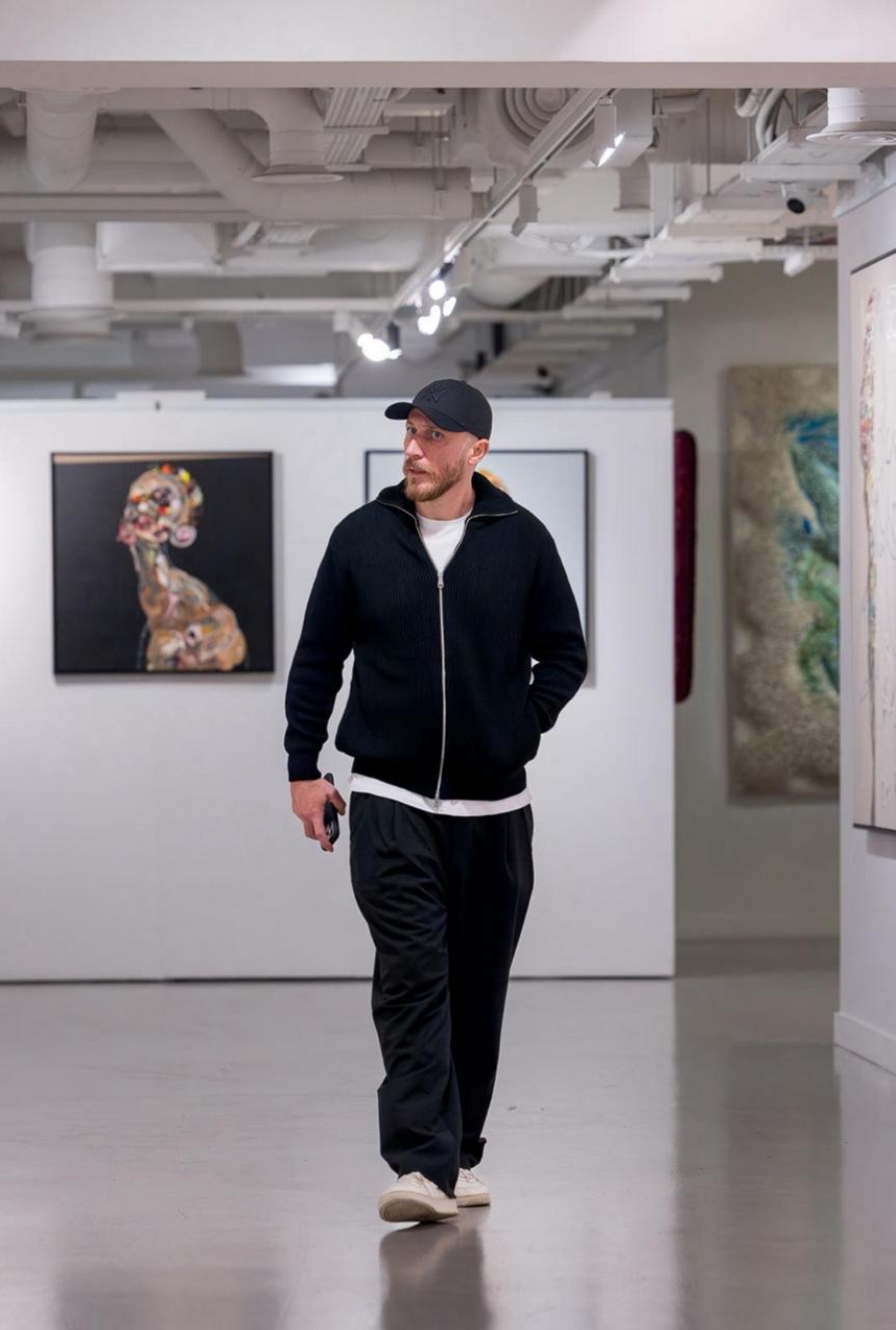 Conform ZF.ro, Vladinsky este unul dintre puținii artiști români care creşte într-o piață globală de artă aflată în declin