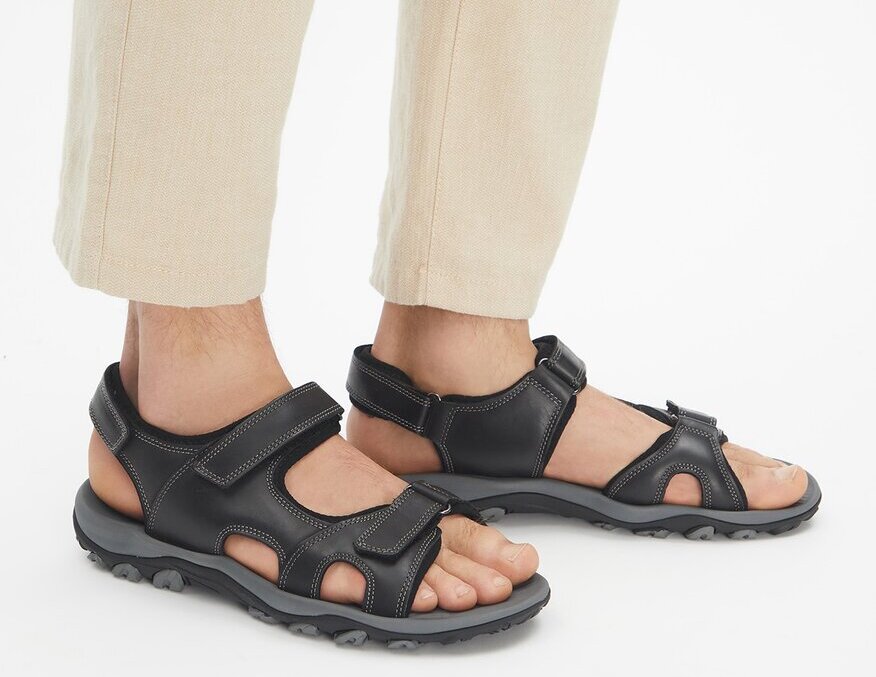 Sandale bărbătești – modele de top pe care merită să le cunoașteți