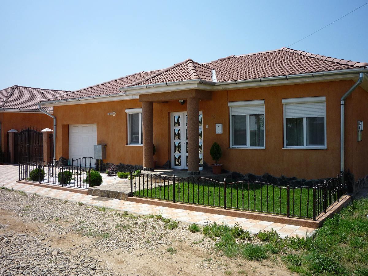 O casa noua sau un apartament de bloc (acelasi pret)?