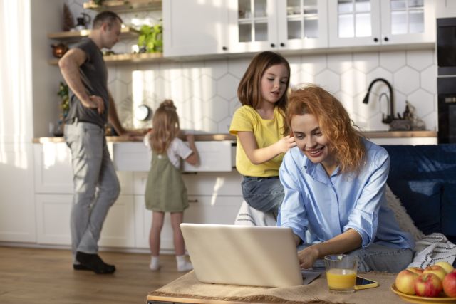 România, în topul celor mai bune țări pentru munca la distanță și pentru părinți