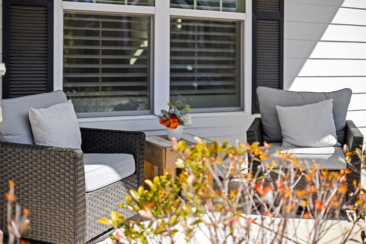 Modificări pe care le poți aduce terasei exterioare pentru a te bucura de ea tot timpul anului