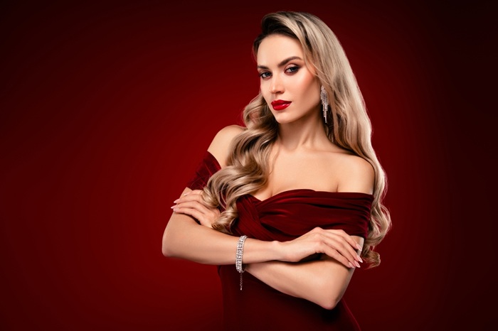 Cum să accesorizezi o rochie de seară pentru o ținută deosebită: 10 recomandări de accesorii