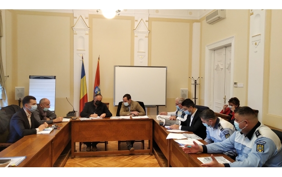 Se inchide circulatia rutiera in Piata Unirii, in vederea pregatirii Targului de Craciun Se inchide circulatia rutiera in Piata Unirii, in vederea pregatirii Targului de Craciun
