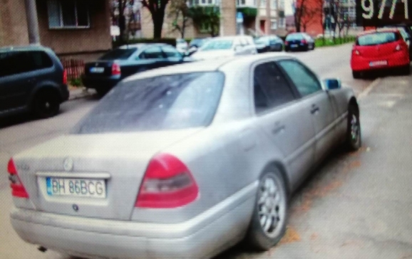 Masina abandonata, ridicata de pe domeniul public Masina abandonata, ridicata de pe domeniul public