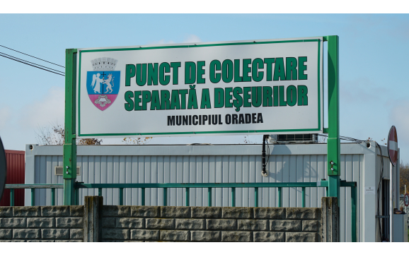 Continua campania de distribuire a recipientelor pentru sticla si a sacilor pentru hartie Continua campania de distribuire a recipientelor pentru sticla si a sacilor pentru hartie