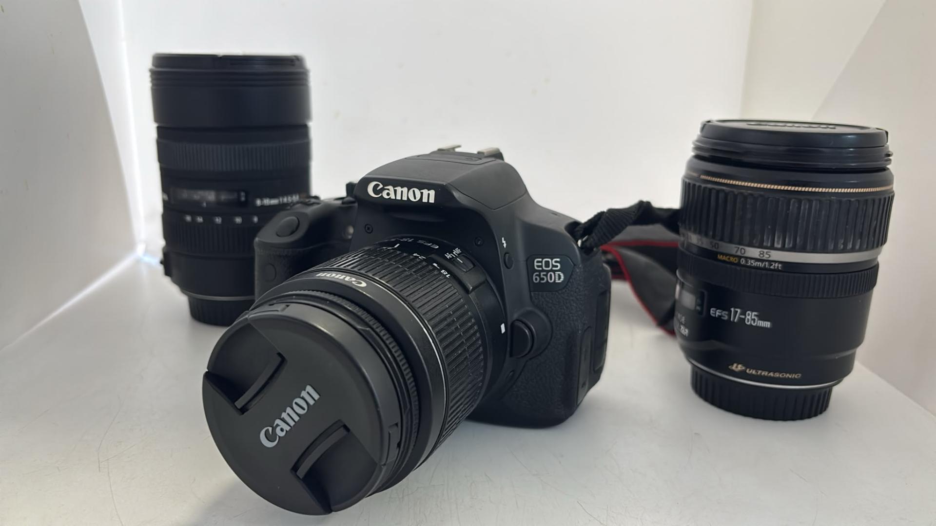 Aparat foto digital Canon EOS Rebel T4i CMOS de 18 MP cu ecran tactil de 3 inci și mod film Full HD