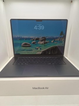 Laptop Apple MacBook Air 15", cu procesor Apple M4 - 3