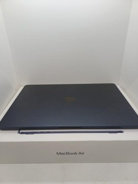 Laptop Apple MacBook Air 15", cu procesor Apple M4 - 4