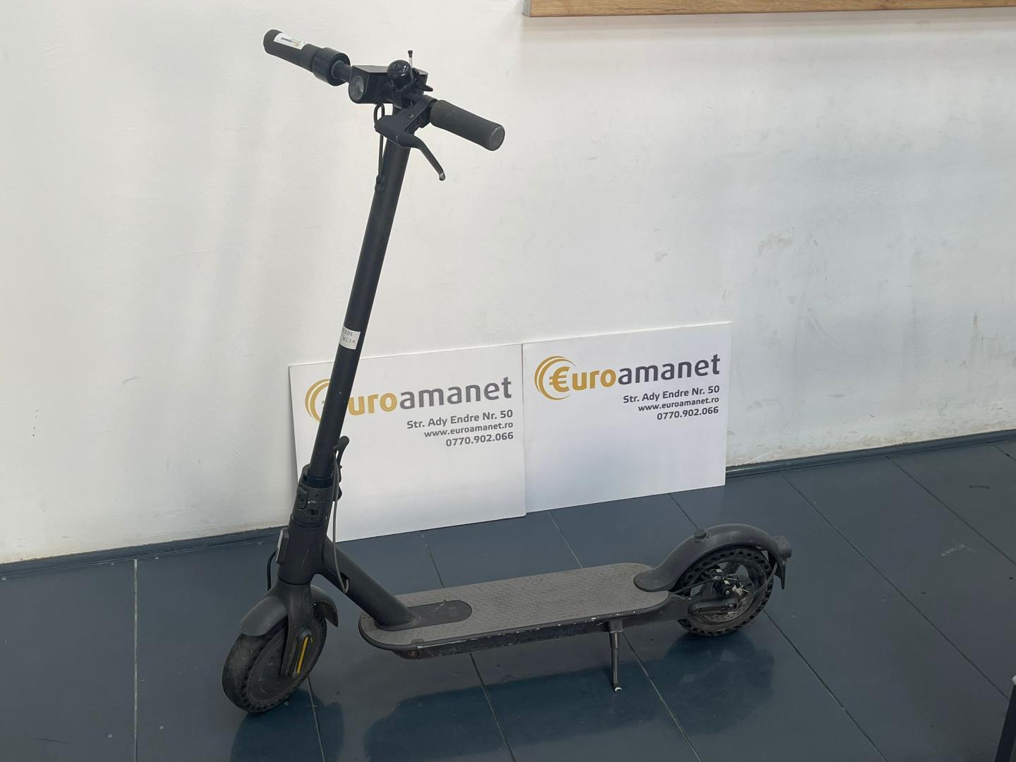 Trotineta electrica Xiaomi Mi Electric Scooter Essential, putere motor 250 W