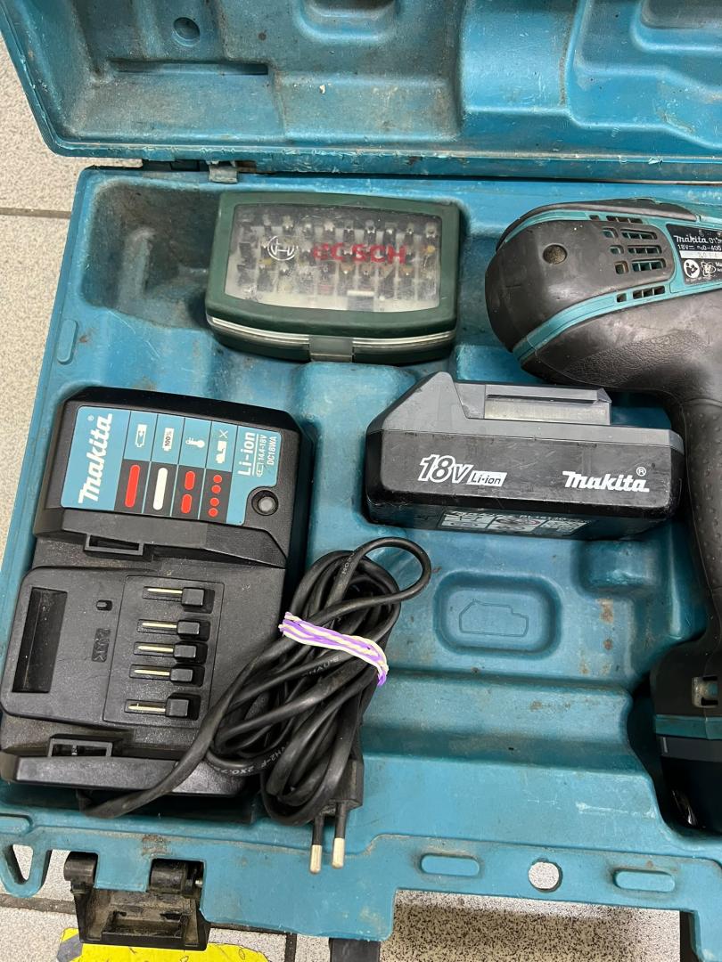 Autofiletanta Makita DF457D 2 baterii + inc