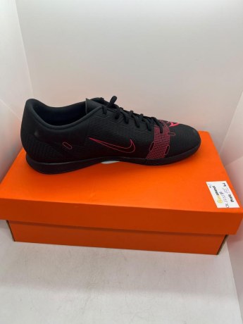  Ghete de fotbal pentru gazon artificial 