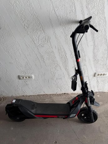 Trotineta Electrica Ninebot Segway eKickScooter ZT3 Pro E, Viteza max 25Km/h, Motor 1600W , Autonomie max. 70 Km ,Suspensie Duala