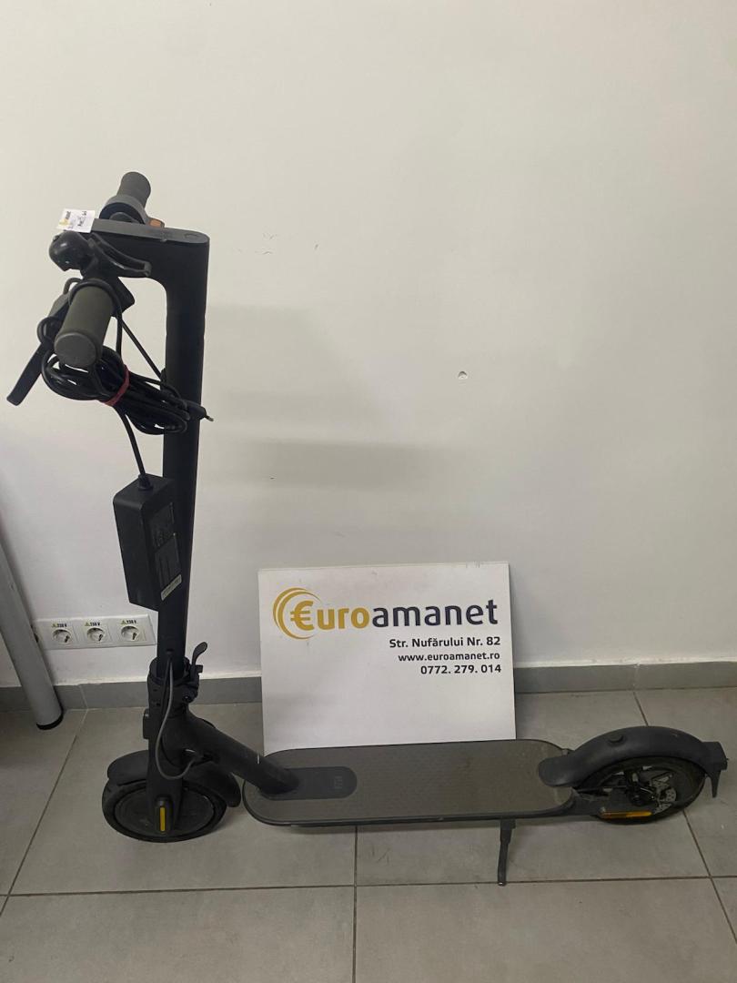 Trotineta electrica Xiaomi Mi Electric Scooter Essential, putere motor 250 W