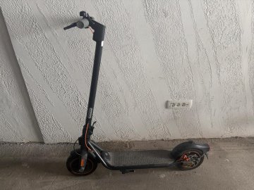Trotineta Electrica Ninebot KickScooter F40E powered by Segway