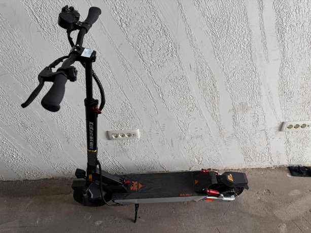 Trotineta electrica KuKirin M4 Max Electric Scooter , Viteza Max. 45 Km/h, Autonomie Max, 64 Km, Putere motor 800W, Acumulator 48V 18Ah