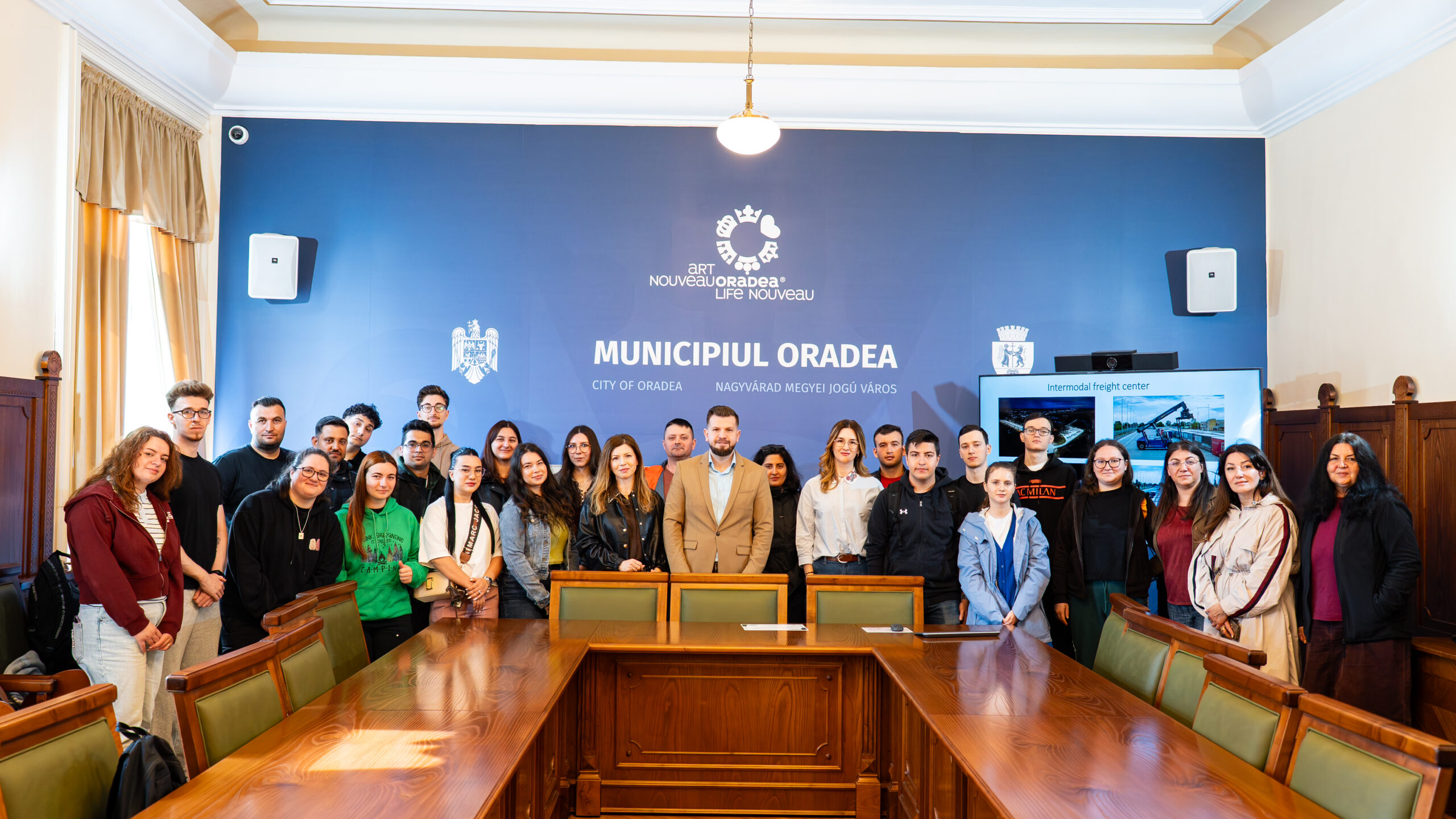 Masteranzi ai Facultății de Geografie din cadrul Universității din București, aflați în vizită de studiu la Primăria Oradea