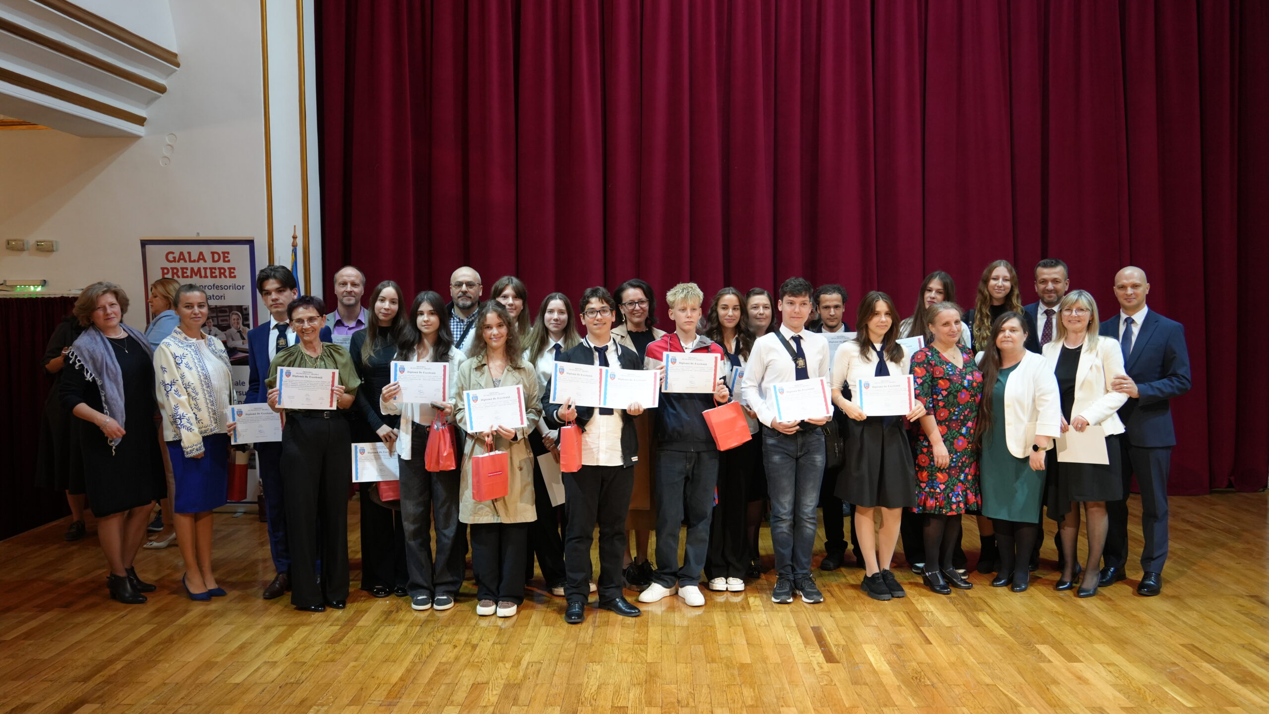 Excelența în educație, premiată la Oradea: 237 de elevi și 120 de profesori, recompensați pentru performanțele obținute